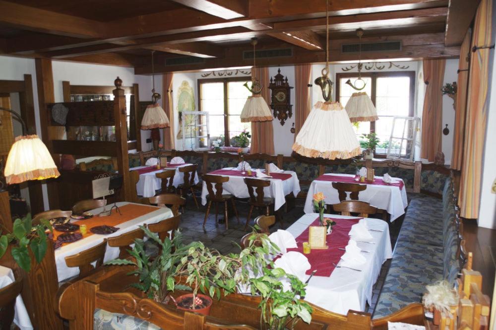 Hotel Gasthof Zur Post Wolfegg Екстер'єр фото
