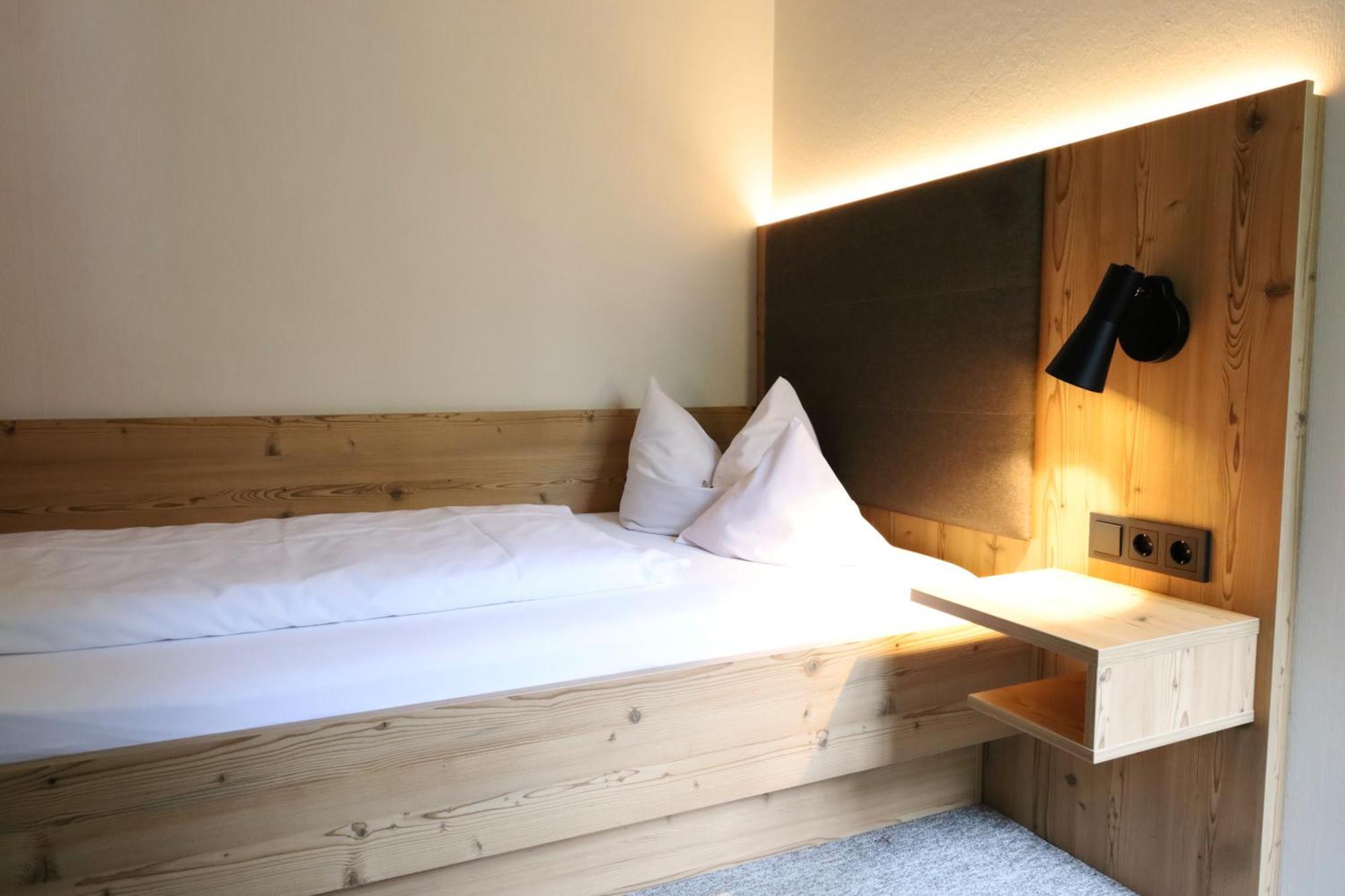 Hotel Gasthof Zur Post Wolfegg Екстер'єр фото