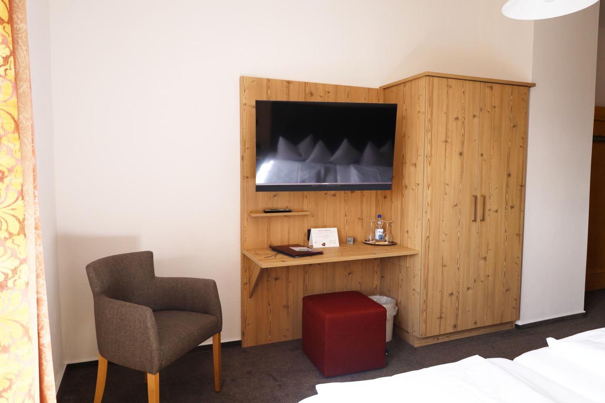 Hotel Gasthof Zur Post Wolfegg Екстер'єр фото