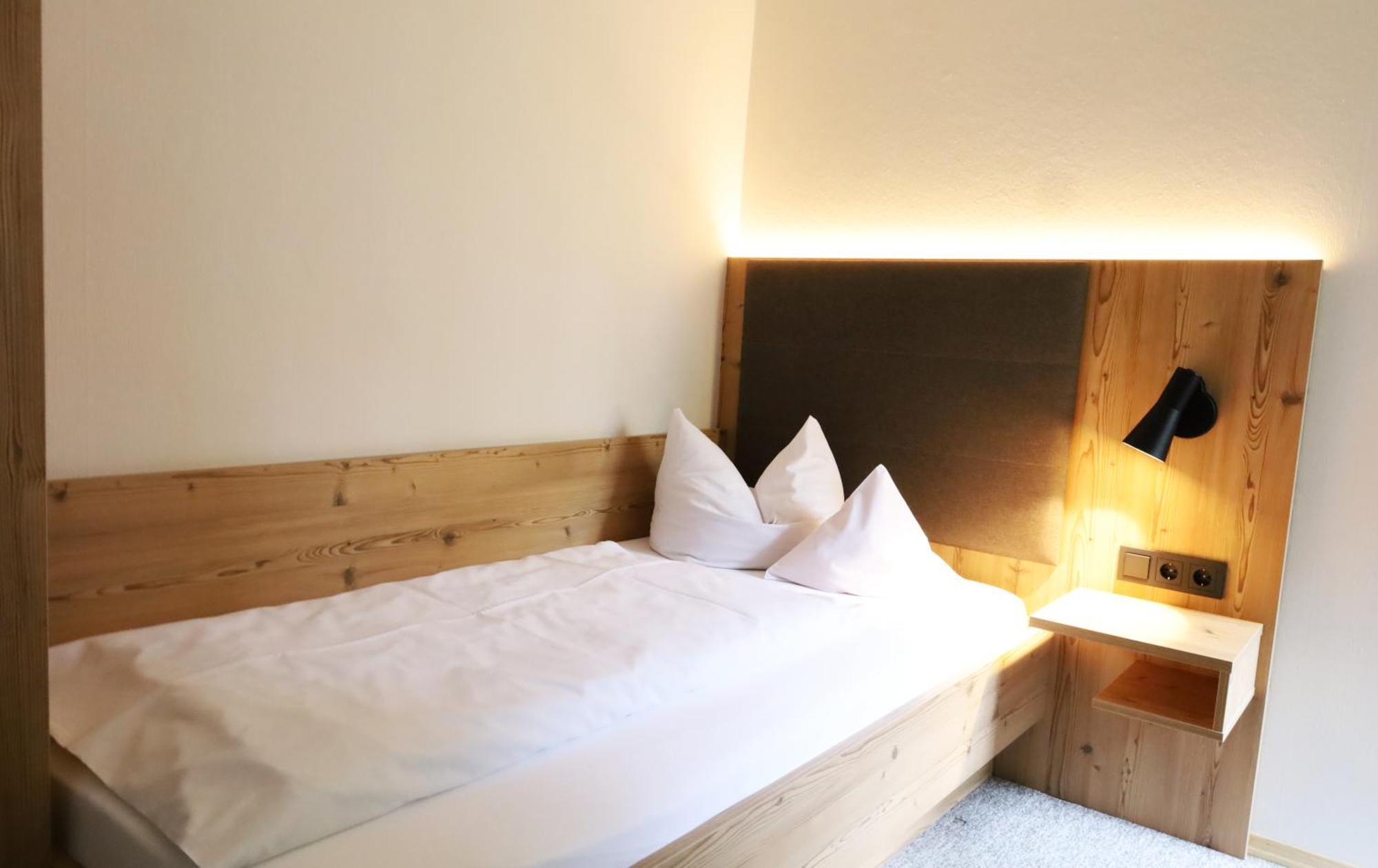 Hotel Gasthof Zur Post Wolfegg Екстер'єр фото