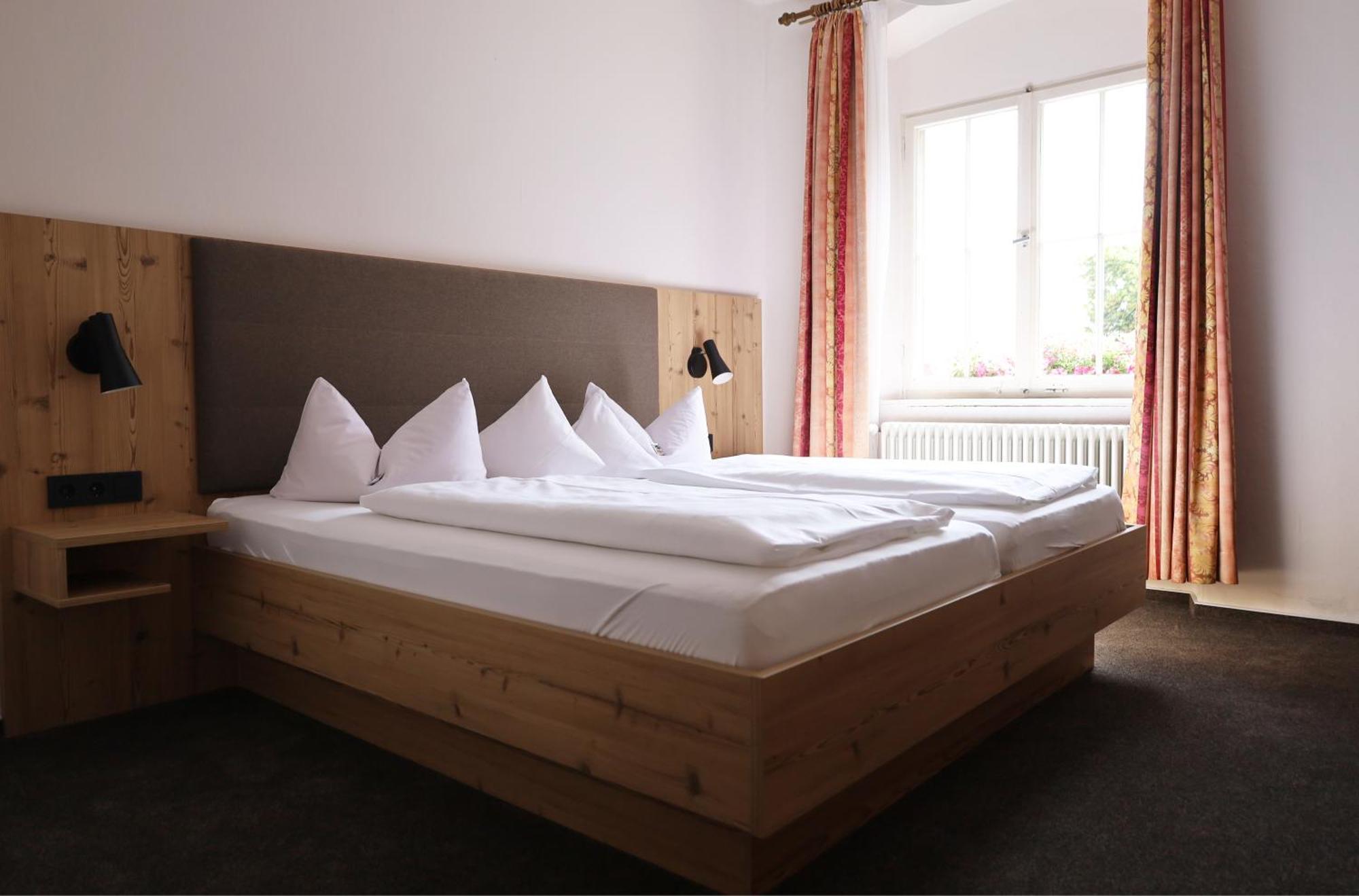 Hotel Gasthof Zur Post Wolfegg Екстер'єр фото