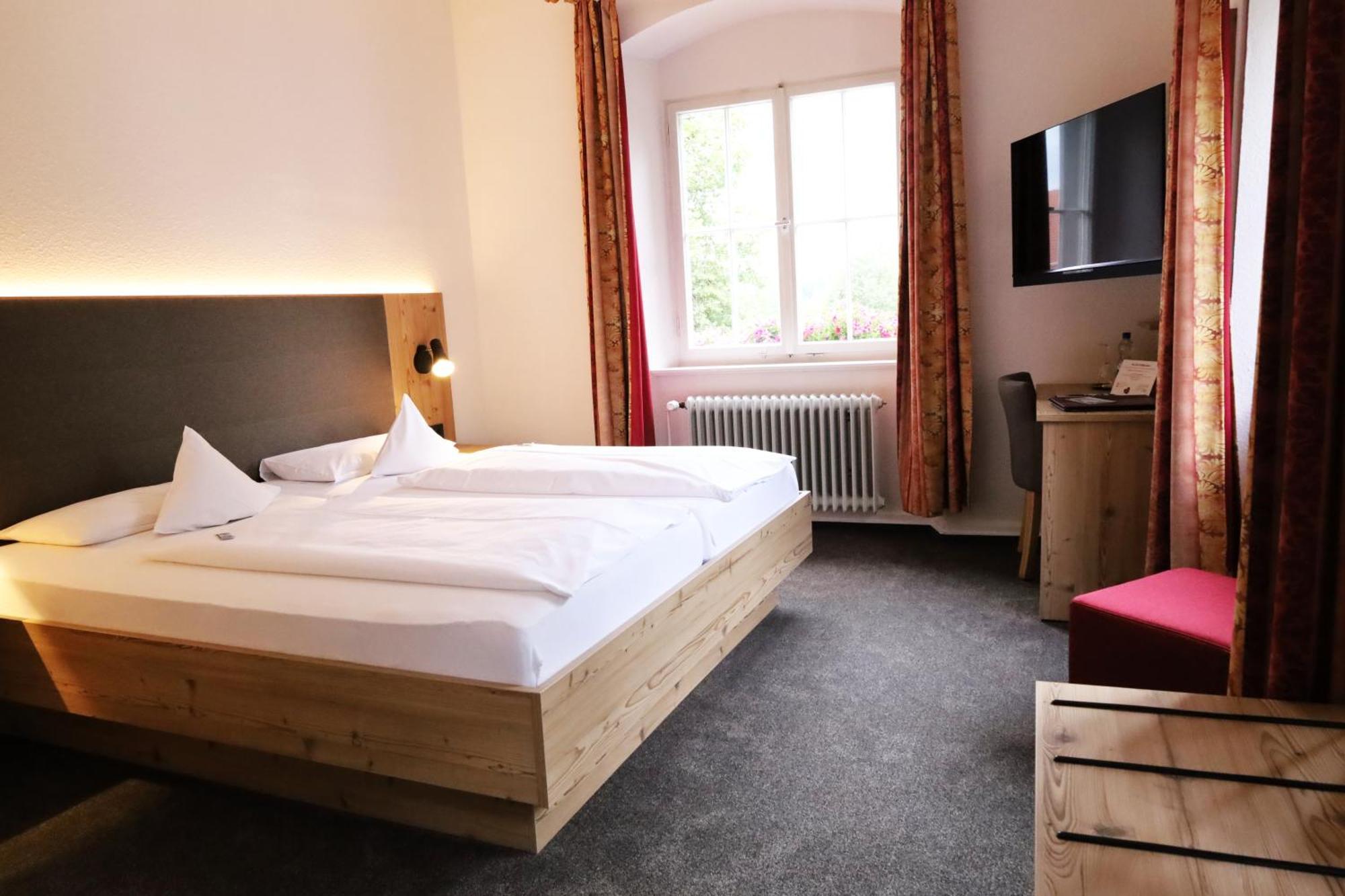 Hotel Gasthof Zur Post Wolfegg Екстер'єр фото