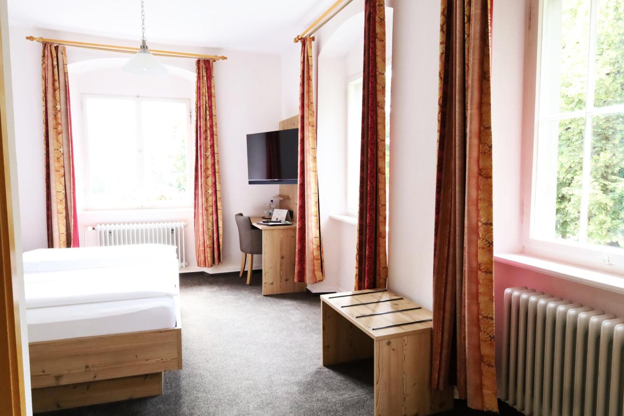 Hotel Gasthof Zur Post Wolfegg Екстер'єр фото