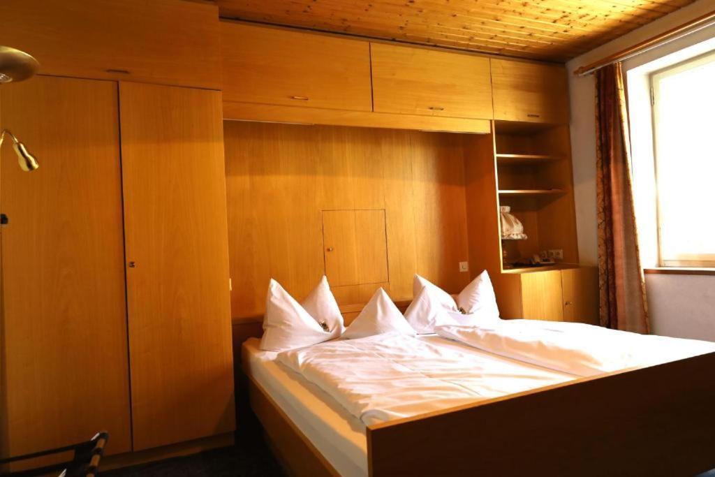 Hotel Gasthof Zur Post Wolfegg Екстер'єр фото