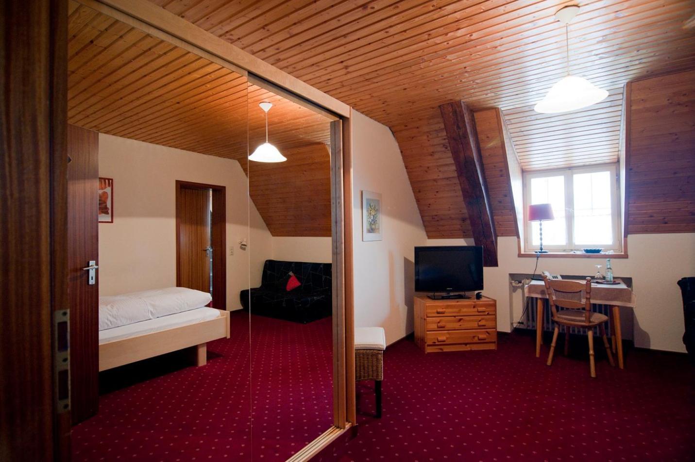 Hotel Gasthof Zur Post Wolfegg Екстер'єр фото