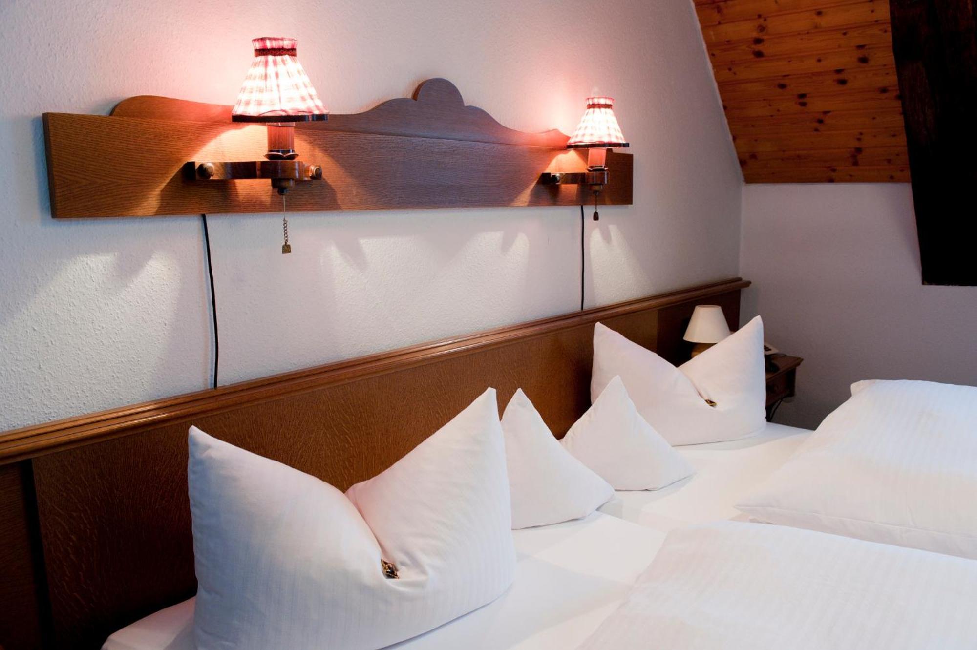 Hotel Gasthof Zur Post Wolfegg Екстер'єр фото