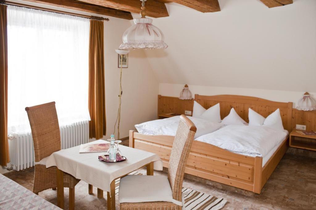 Hotel Gasthof Zur Post Wolfegg Екстер'єр фото