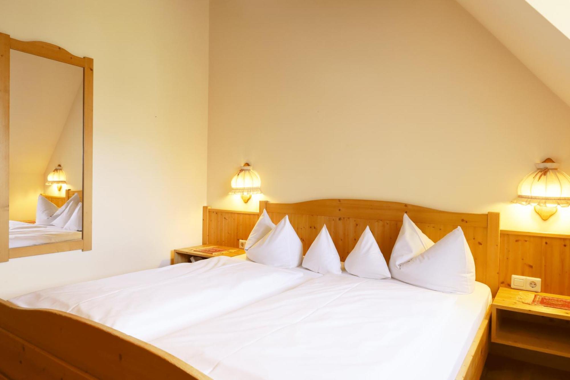 Hotel Gasthof Zur Post Wolfegg Екстер'єр фото