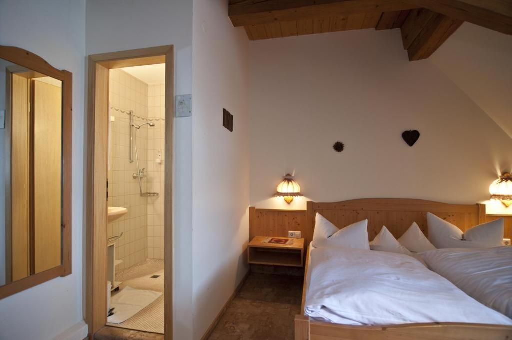 Hotel Gasthof Zur Post Wolfegg Екстер'єр фото